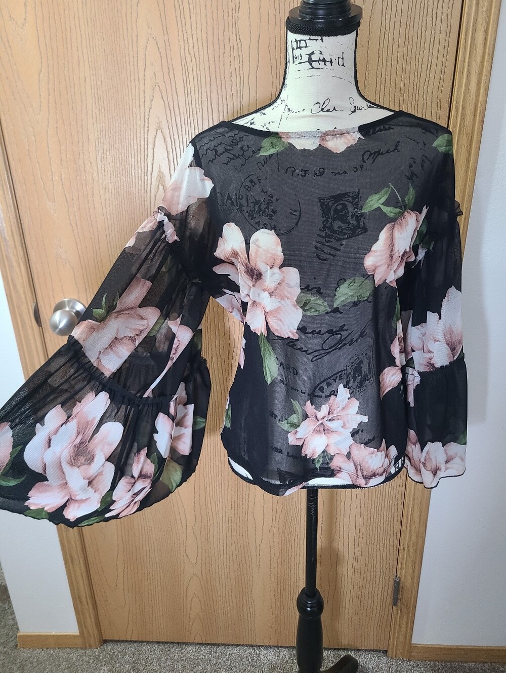 Promesa Floral Sheer Bell Flowy Sleeve Top
